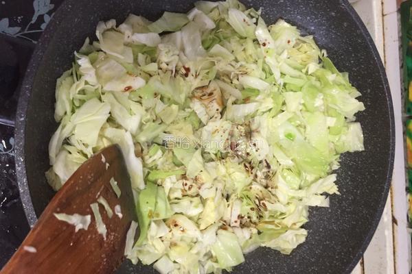 包菜五花肉蒸饭的做法图解3