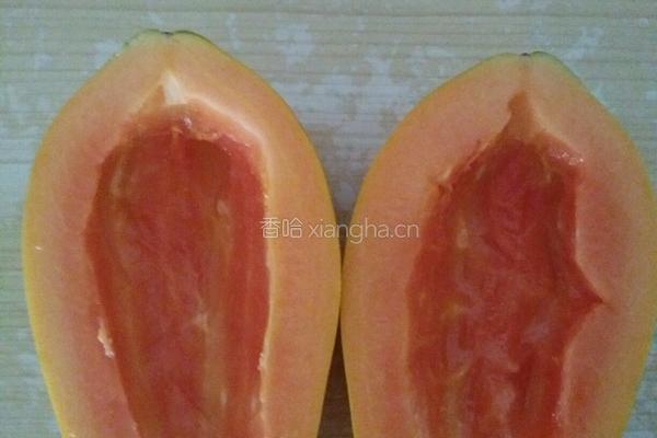 木瓜炖牛奶的做法图解1