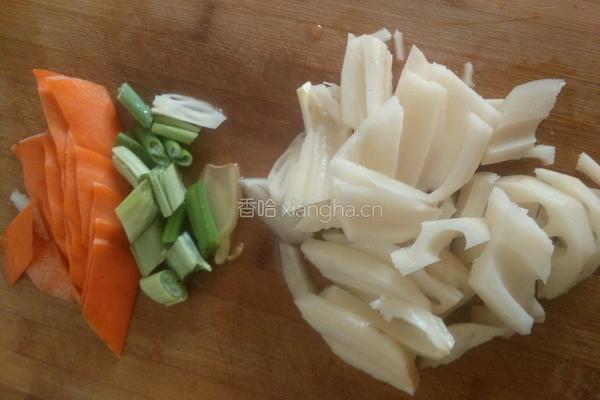白菜莲藕五花肉炖豆腐的做法图解2
