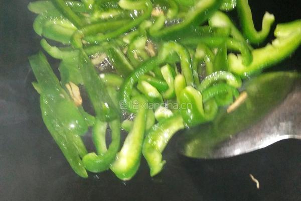 牛肉炒青椒的做法图解3