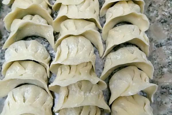 香菇鸡蛋白菜小葱饺子的做法图解10