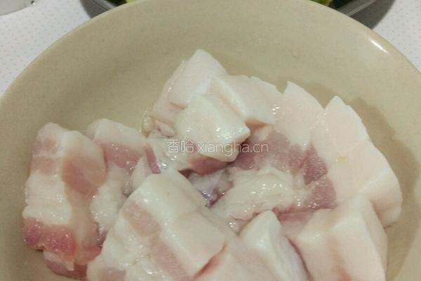 花肉焖芋头的做法图解3