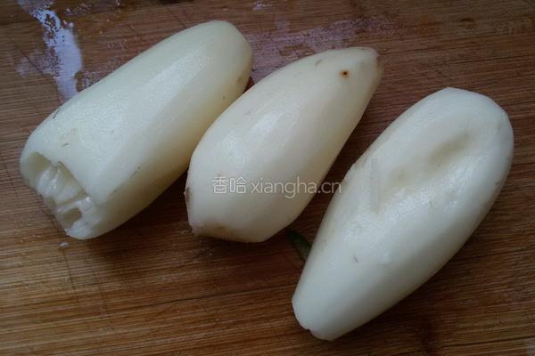 香辣莲藕丁的做法图解1