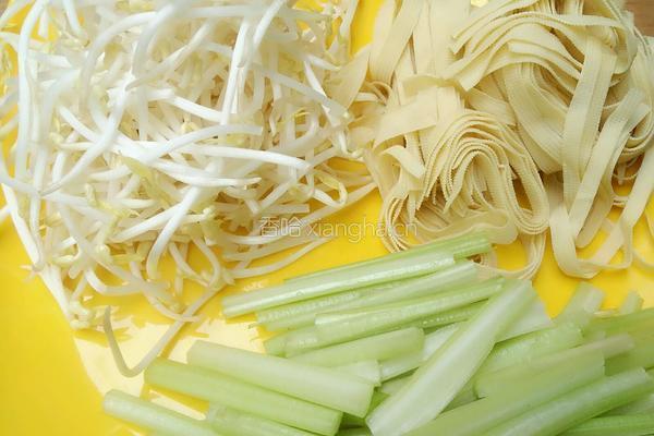 豆皮拌香芹的做法图解2
