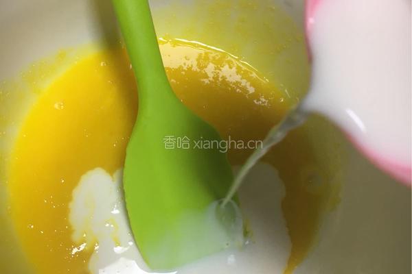 八寸戚风蛋糕的做法图解4