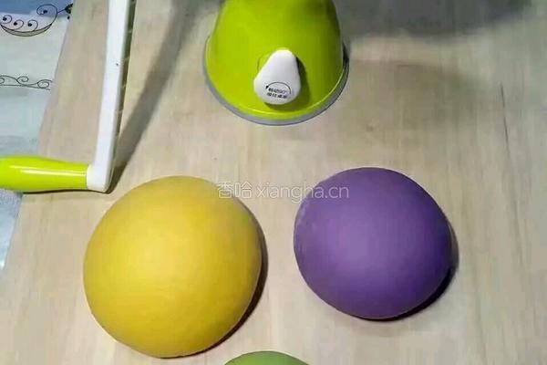 蔬菜汁油条的做法图解1
