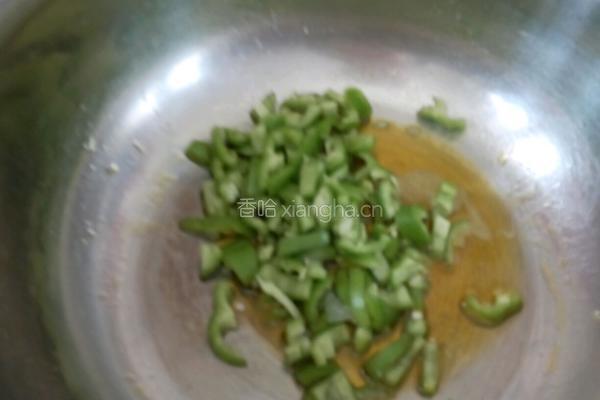 老黄瓜炒辣椒的做法图解4