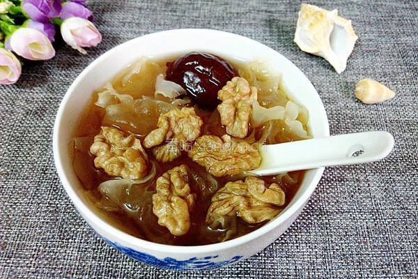 红枣核桃银耳汤的做法图解7
