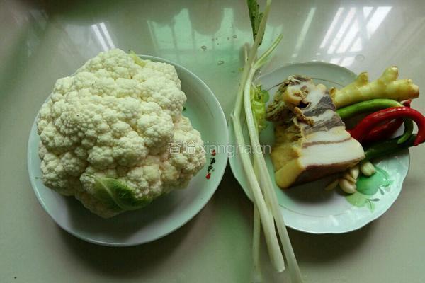 风吹腌肉炒花菜的做法图解1