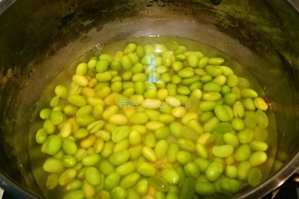 酸菜肉丁炒毛豆的做法图解2