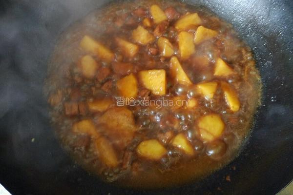 红烧肉炖土豆的做法图解7