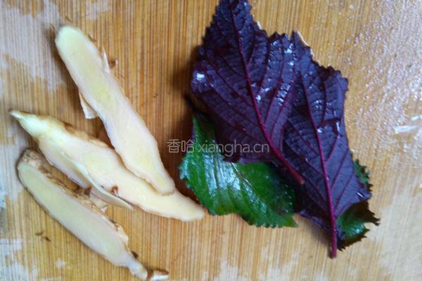 紫苏蒸毛蟹的做法图解2
