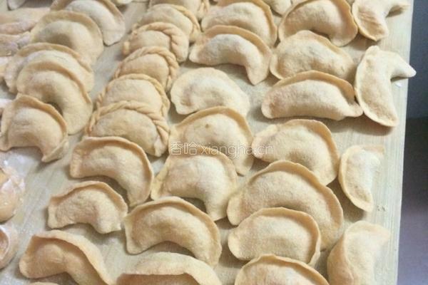 胡萝卜皮包菜肉馅的饺子的做法图解9