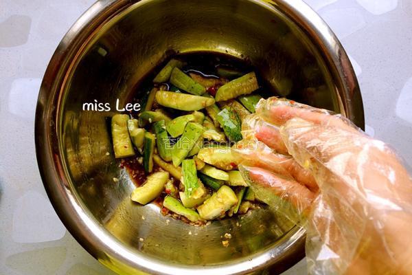 刀拍地黄瓜的做法图解8