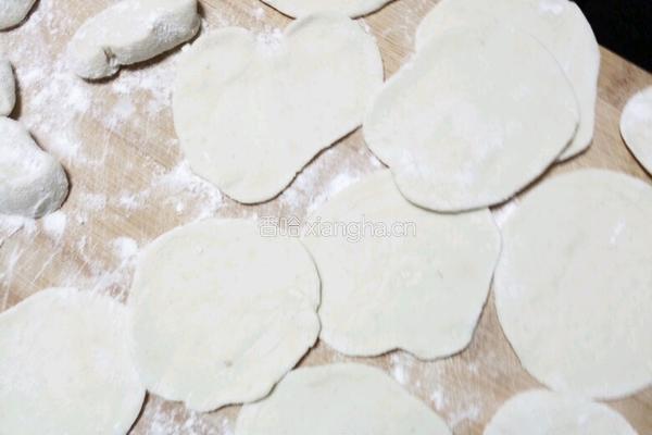 白菜猪肉水饺的做法图解8