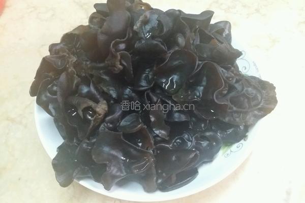 木耳炒肉丝的做法图解1