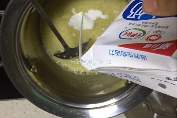 小米牛奶蛋花粥的做法图解3