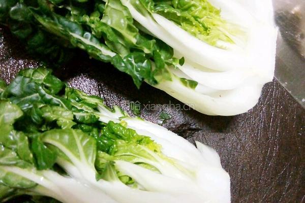 猪骨奶白菜汤的做法图解2