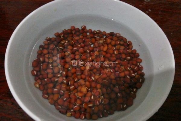 红豆核桃小米粥的做法图解2