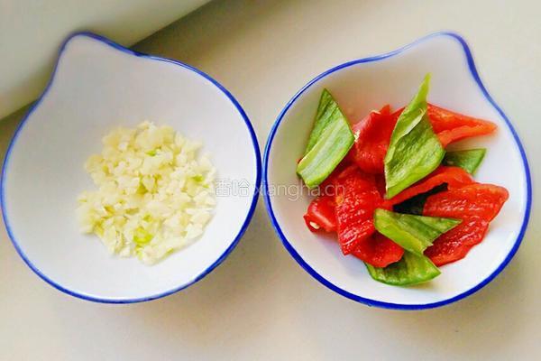 木耳炒腰花的做法图解4