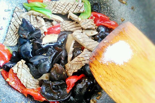 木耳炒腰花的做法图解10