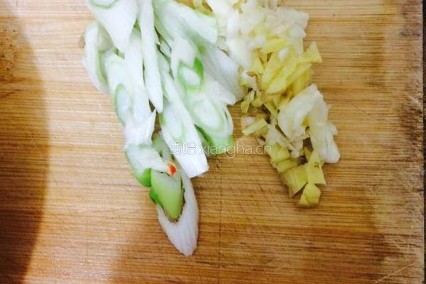豆腐皮炒辣椒的做法图解1