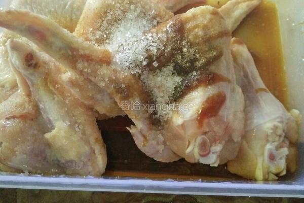 沙姜粉脆皮鸡翅的做法图解1