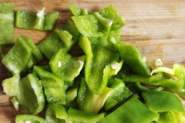 腊炒芹菜的做法图解2