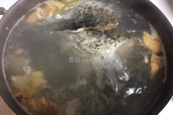 三文鱼头豆腐汤的做法图解4