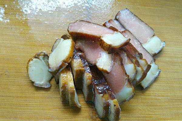 腊肉炒茭白的做法图解4