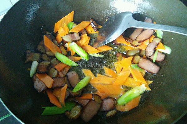 腊肉炒茭白的做法图解7