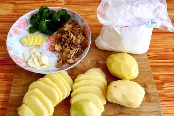 土豆面块汤的做法图解1