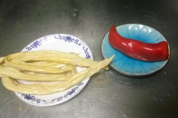 花开富贵(红油腐竹)的做法图解1