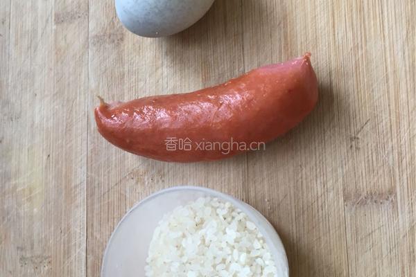 皮蛋火腿粥的做法图解1