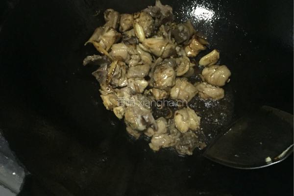 板栗烧鸡的做法图解4