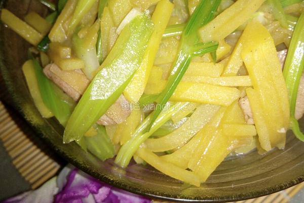芹菜炒土豆丝的做法图解8