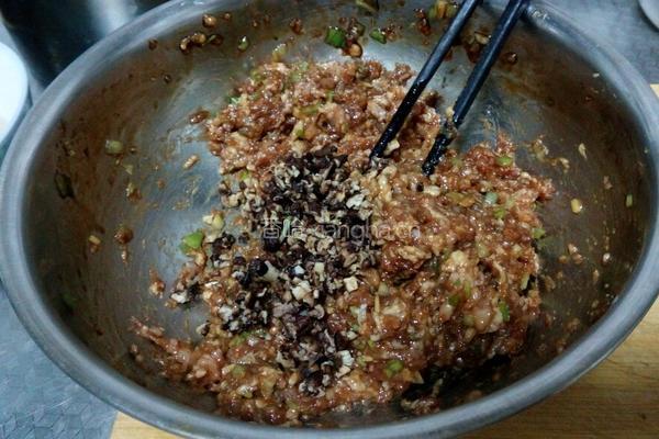 猪肉香菇小白菜馄饨的做法图解9