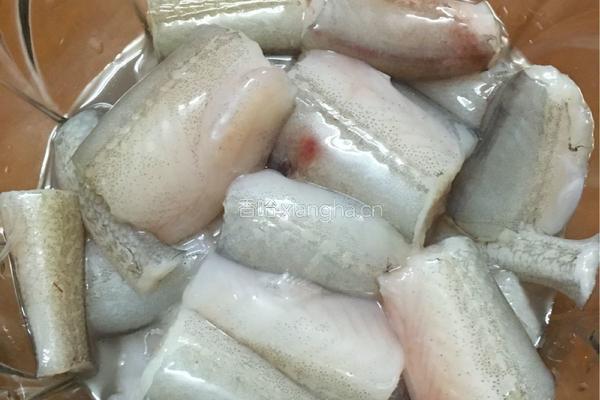 酸甜豆腐鱼的做法图解2