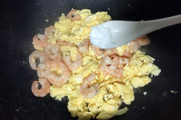 虾仁炒鸡蛋的做法图解7