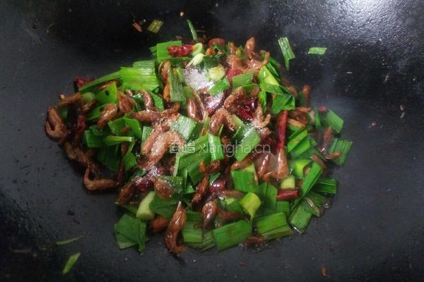 蒜苗炒小河虾的做法图解8