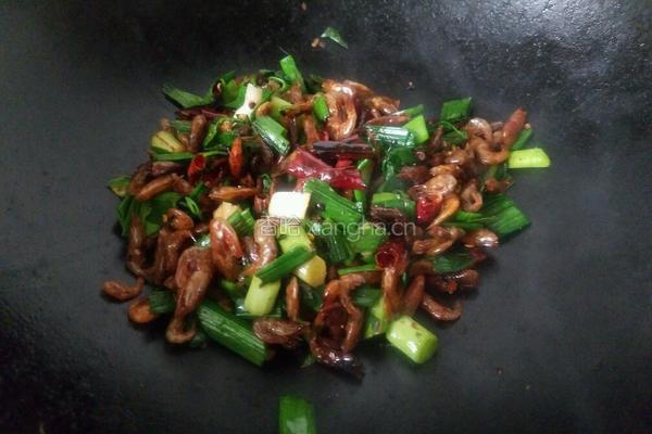 蒜苗炒小河虾的做法图解9