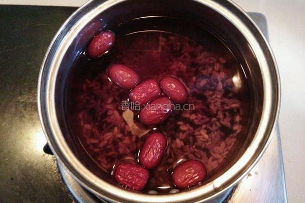 黑米糯米圆红枣粥的做法图解4