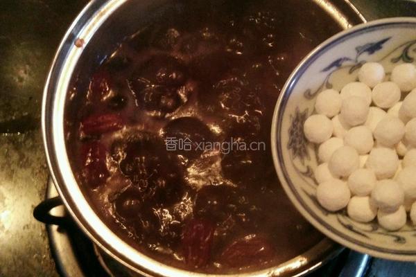 黑米糯米圆红枣粥的做法图解7