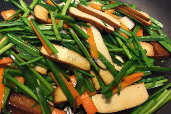 韭菜炒豆腐干的做法图解4