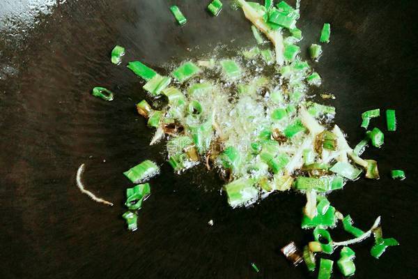 番茄煎蛋汤面的做法图解3