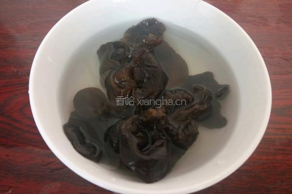 洋葱木耳炒鸡蛋的做法图解3