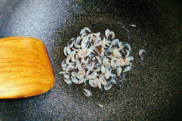 虾皮豆腐汤的做法图解2