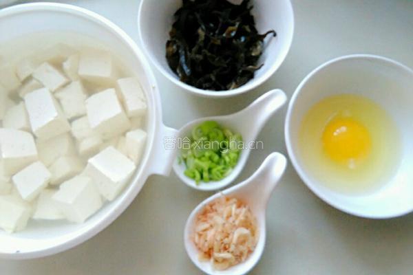 虾皮豆腐汤的做法图解1