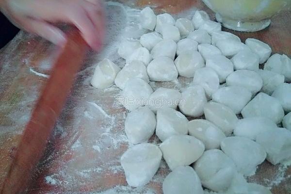 猪肉韭菜手工饺子的做法图解9