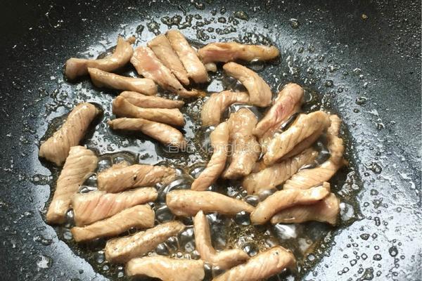 香菇瘦肉炒河粉的做法图解4